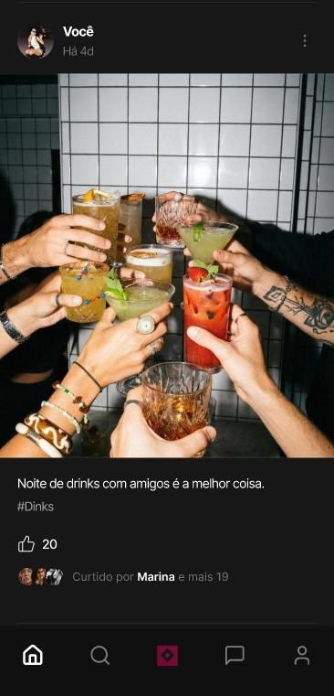 Tela do app GENTTE com um post de amigos brindando